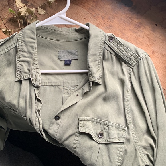 Universal Thread button up - Picture 3 of 5